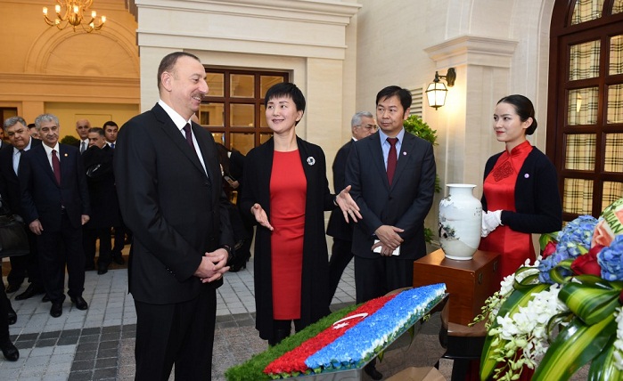 President Aliyev visits exhibition centre of Huawei in Beijing - PHOTOS